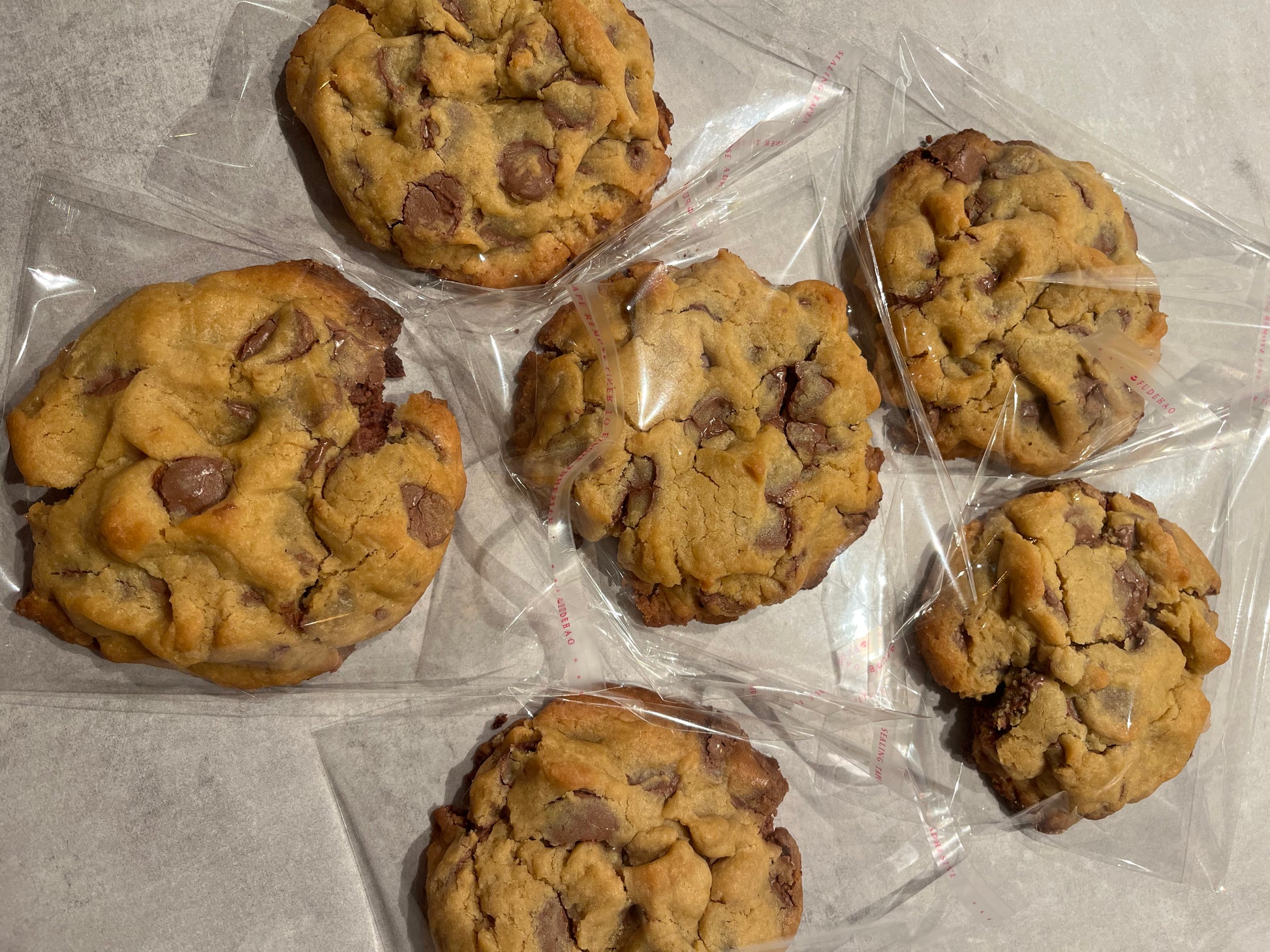 American cookies etter amerikansk oppskrift myk i midten. Inneholder Valnøtt og sjokolade